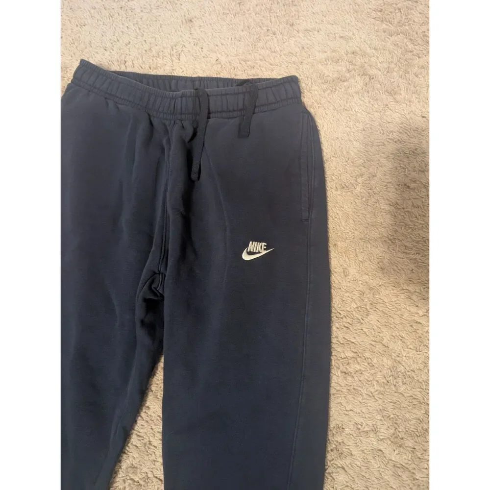 Nike sportswear club